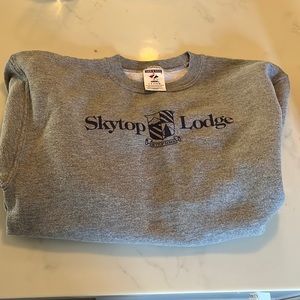 Skytop Lodge crewneck sweatshirt size 10